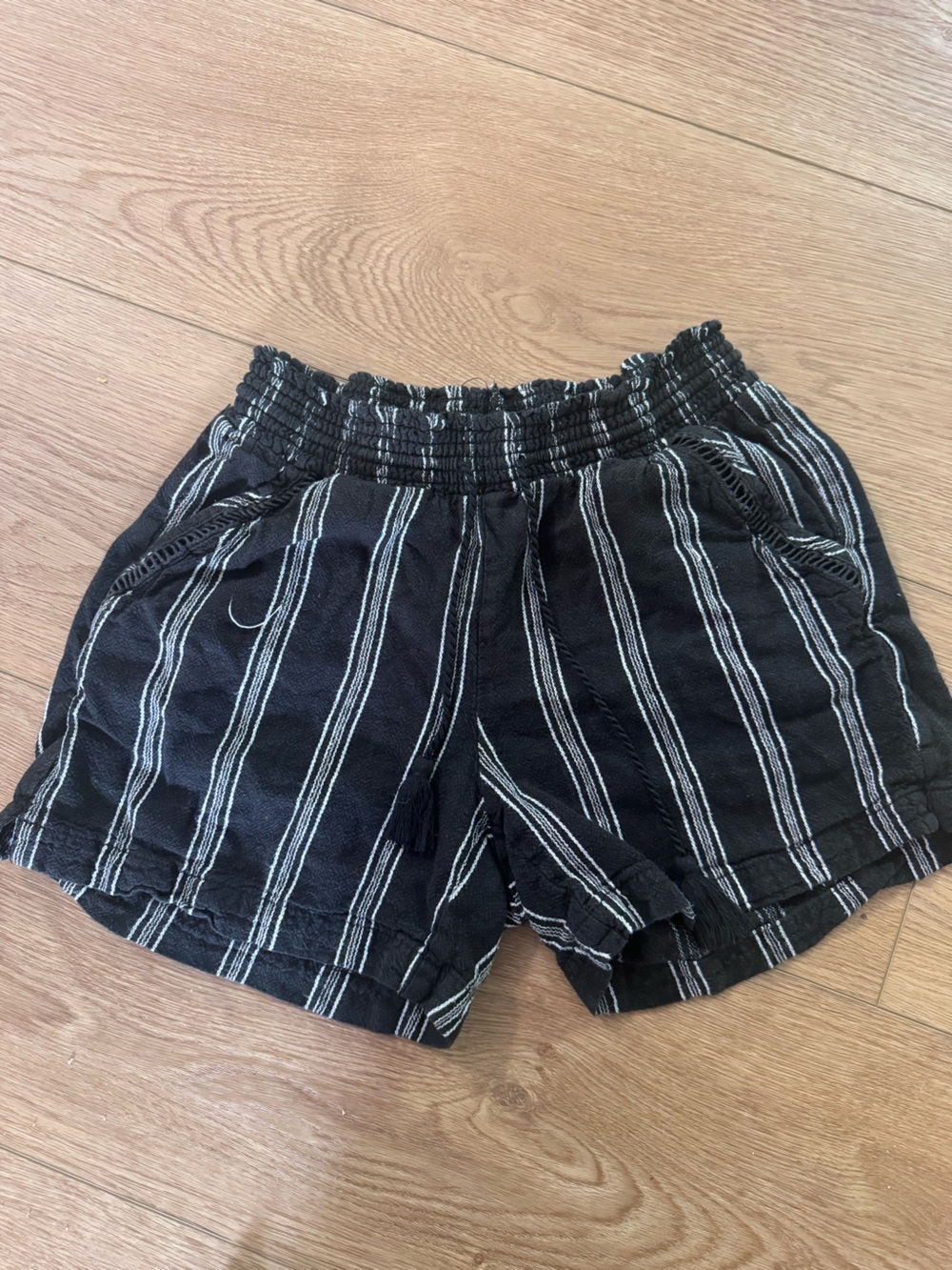Briggs New York Black and White Textured Knit Shorts